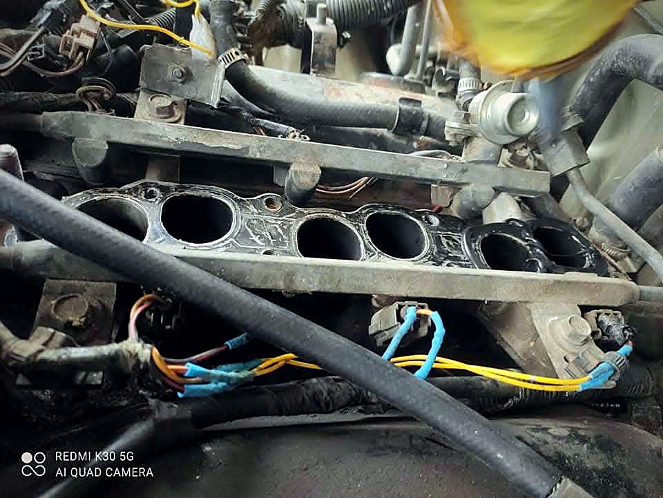 Hệ thống dây điện trong khoang máy